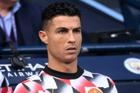 xingkong-C罗与70激战曼联分钟，表现优异胜负难料！，Doinb焦点对战观众掌声雷动的简单介绍-xingkong