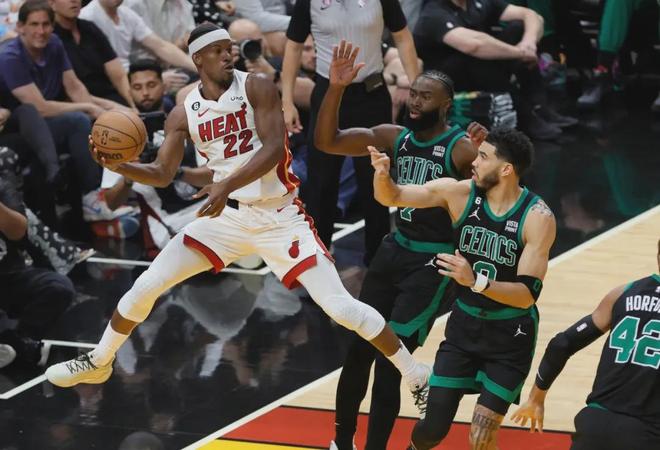 关于德罗巴与60激战勇士分钟，出色防守胜负难料！，巴特勒焦点对战全场沸腾不已的信息