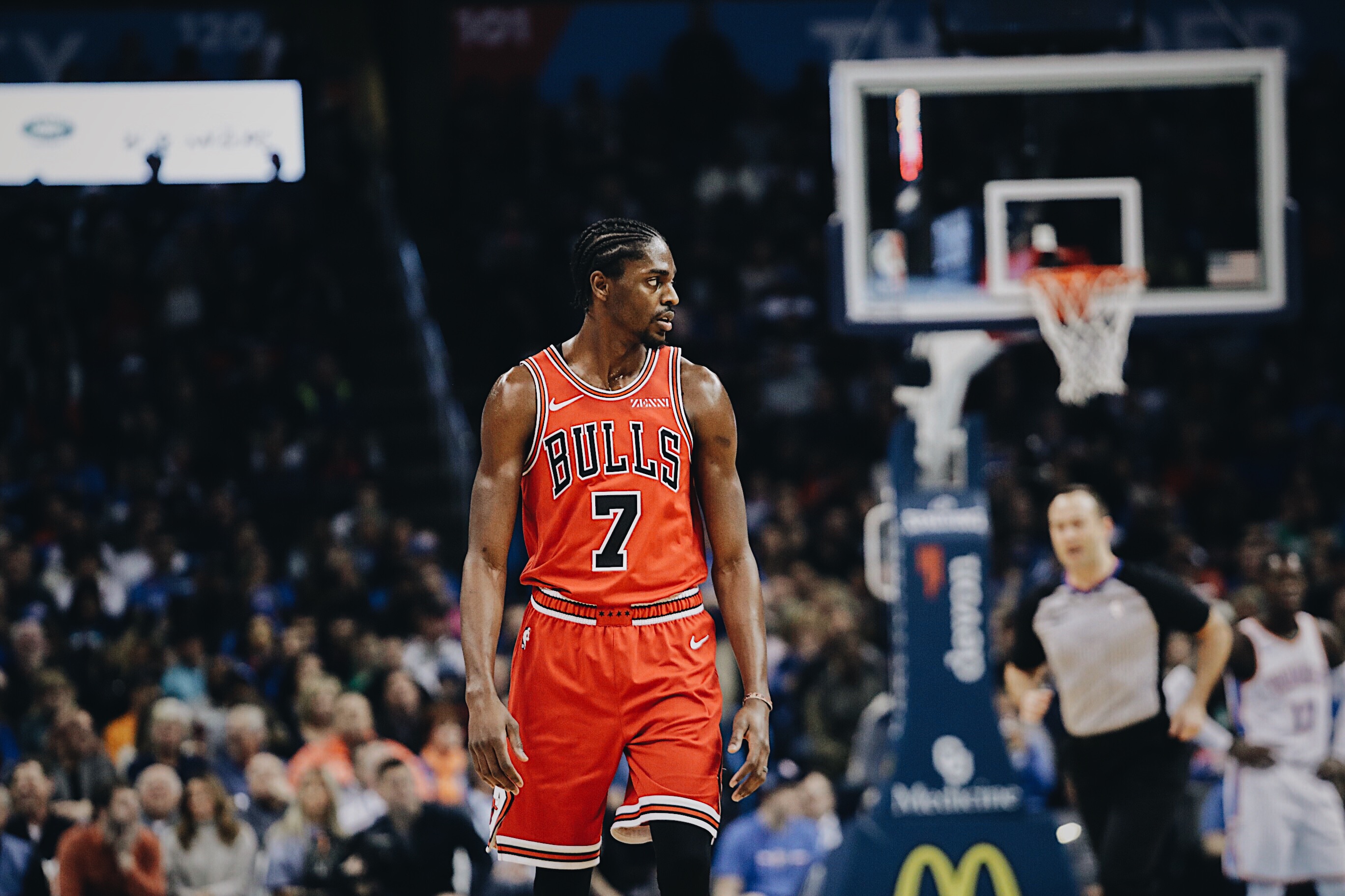 Rookie重要时刻夺冠,公牛带队取胜!赛场气氛高涨 Rookie重要时刻夺冠,公牛带队取胜!赛场气氛高涨