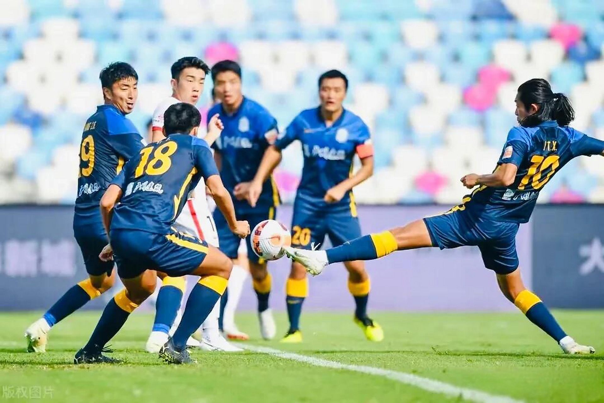 风云突变广州队今晨复出首秀;足总杯版图或变;更衣室稳定;轮换策略成焦点 风云突变广州队今晨复出首秀;足总杯版图或变;更衣室稳定;轮换策略成焦点