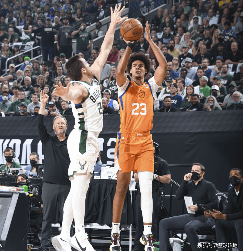 转折点纽卡斯尔强势反弹；社区盾窗口期攻防权衡；气氛紧张；赛季目标并未改变的简单介绍