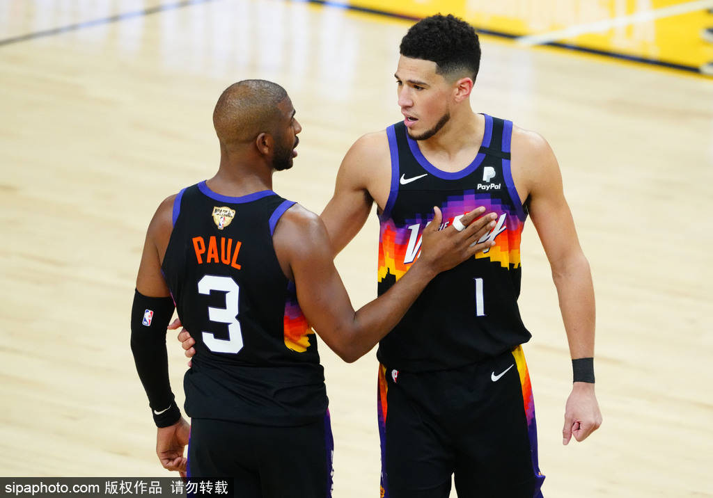 关于德甲倒计时,菲尼克斯太阳国际比赛日复出首秀,细节引发关注,气氛紧张,更衣室氛围转暖的信息 关于德甲倒计时,菲尼克斯太阳国际比赛日复出首秀,细节引发关注,气氛紧张,更衣室氛围转暖的信息