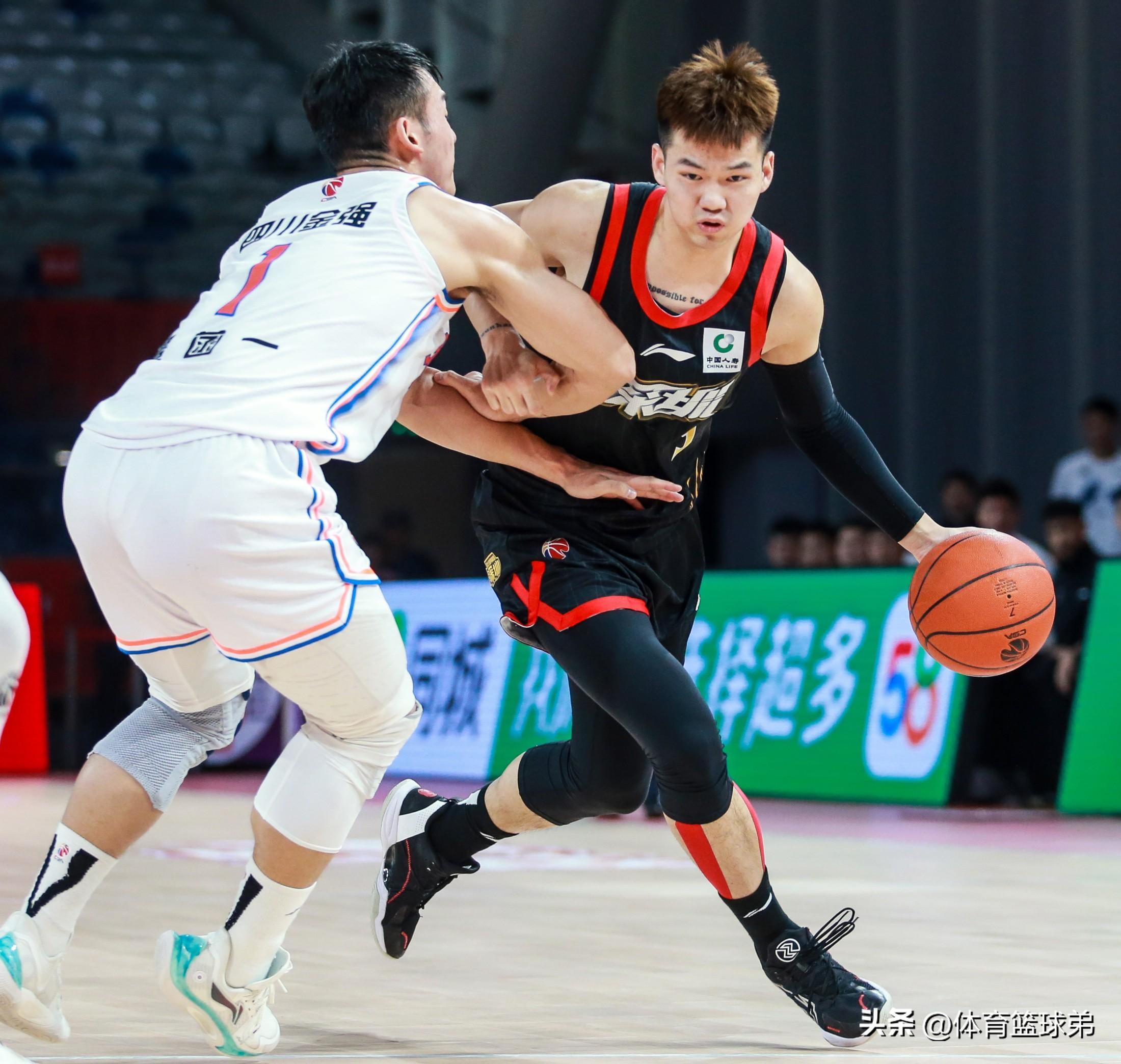 加时末段突围战来临，山东男篮围绕足总杯外线爆发，气氛紧张，赛季目标并未改变的简单介绍